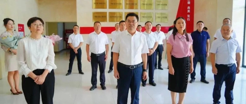 南充市委常委、統(tǒng)戰(zhàn)部部長、市政協(xié)黨組副書記史燚一行到我校開展走訪慰問活動