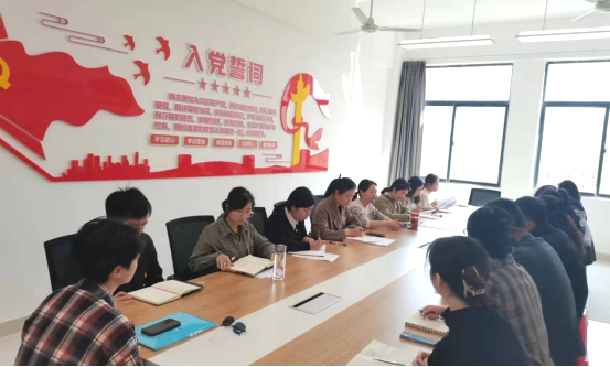 酒店系學(xué)生黨支部召開黨員大會(huì)接收預(yù)備黨員