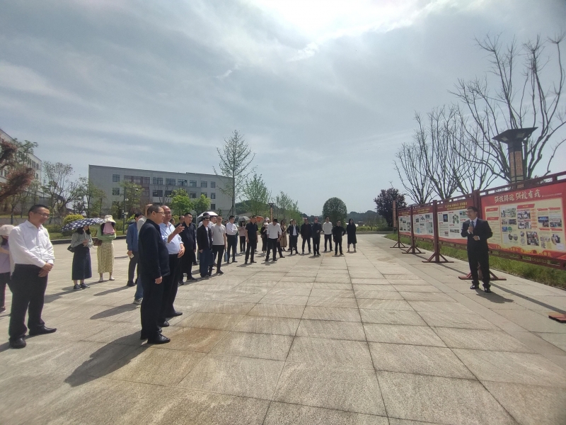四川省委黨校研究生部南充教學(xué)分部來我校進(jìn)行人才振興助推產(chǎn)業(yè)發(fā)展專題調(diào)研
