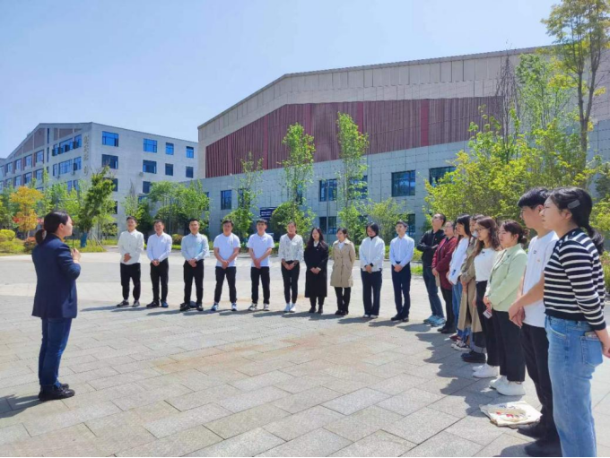 “品校訓(xùn)精神，促實干篤行” ——酒店系黨總支開展主題黨日活動