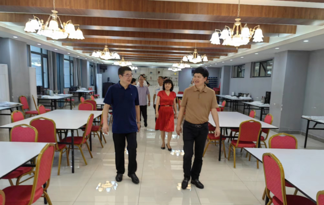 南部縣政協(xié)副主席彭勇一行來校考察調(diào)研